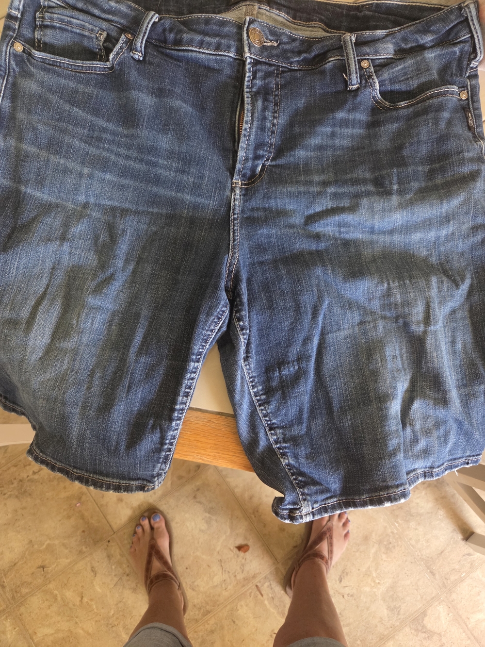Silver Jeans Women's Denim Jean Shorts in Dark Blue Wash